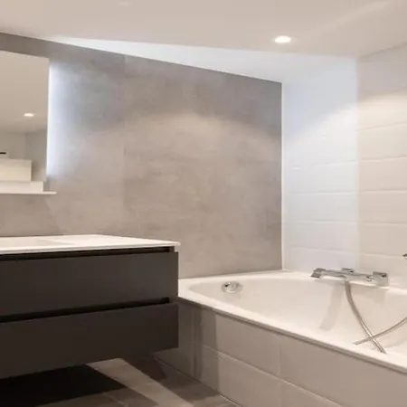 Apartment Beautiful With Lateral Sea View *