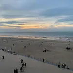 In Near Sandy Beaches * 오스텐드