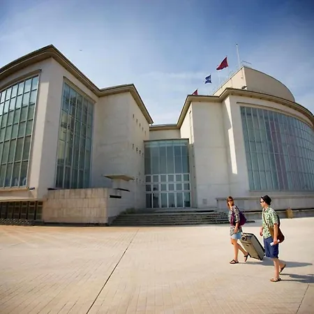 In Near Sandy Beaches Οστένδη